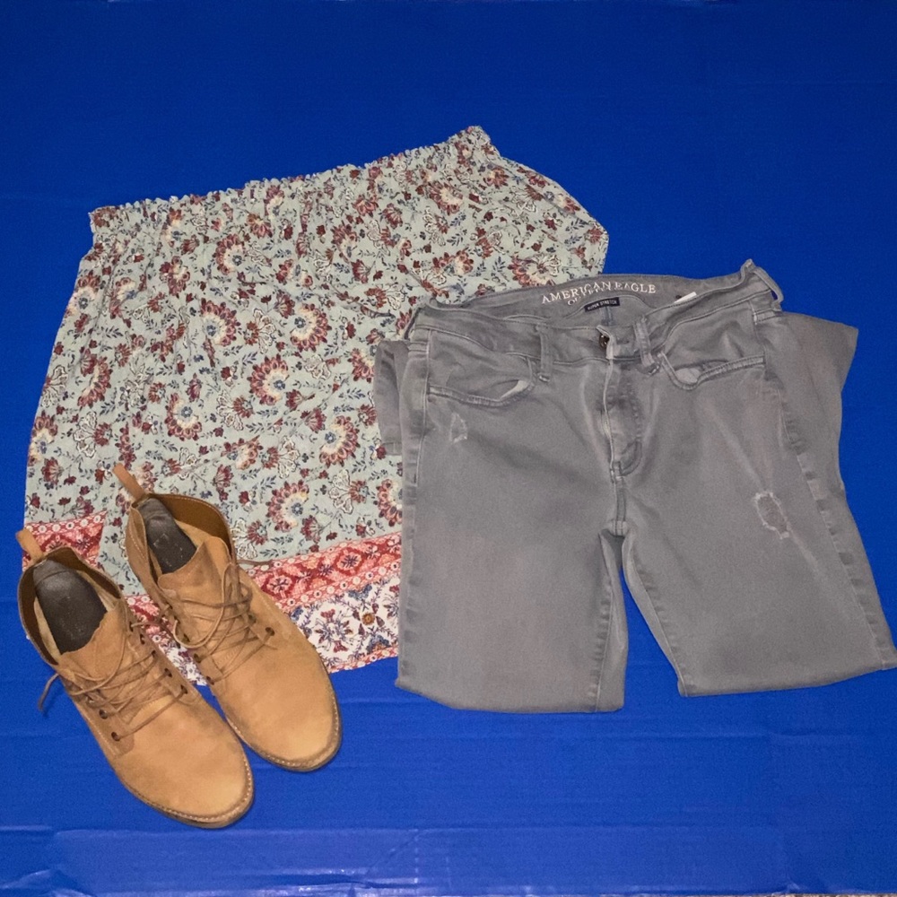 Grey ripped american eagle jeans